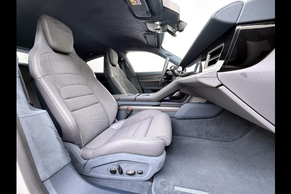 Porsche Taycan Turbo 93 kWh SOH 91% | SPORT CHRONO | HEAD-UP | CARBON PAKKET | ALCANTARA STOELEN + HEMEL | DUAL SCHERM | PSCB KERAMISCH GECOATE REMMEN | BURMESTER PREMIUM AUDIO | STOELVERWARMING + STUURWIELVERWARMING | STOELVENTILATIE | MEMORY SEATS | PORSCHE DEALER ONDERHOUDEN | 360° CAMERA | VERKEERT IN NIEUWSTAAT | ALL-IN PRIJS | 12 MAANDEN BOVAG GARANTIE