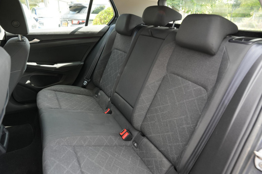 Volkswagen Golf 1.5 eTSI 150PK DSG Life Business