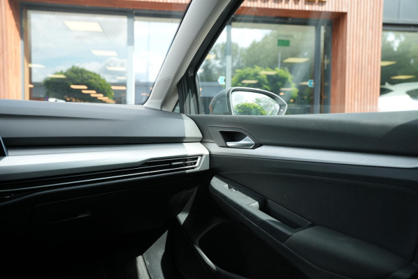 Volkswagen Golf 1.5 eTSI 150PK DSG Life Business