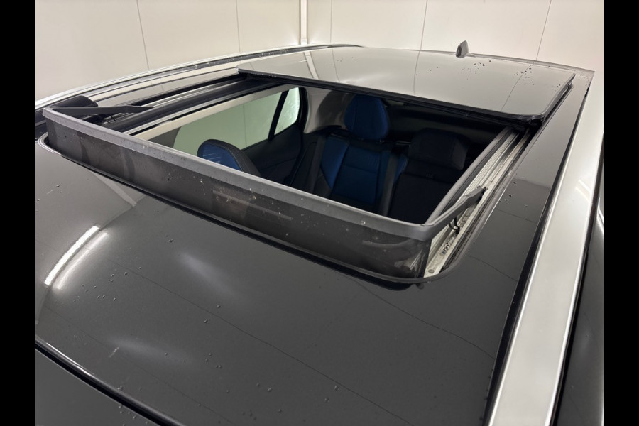 Lynk & Co 01 1.5 PHEV 262PK Adapt.Cruise 360° Cam Carplay Zwarte Hemel Plug-in Stoelverw Vol opties!