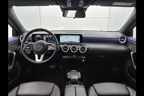 Mercedes-Benz A-Klasse 250 e Business Solution AMG Limited | AMG-Line exterieur | Achteruitrijcamera | Sfeerverlichting | Stoelverwarming |Trekhaak | NIghtpakket | 24 Maanden Mercedes-Benz Certified Garantie