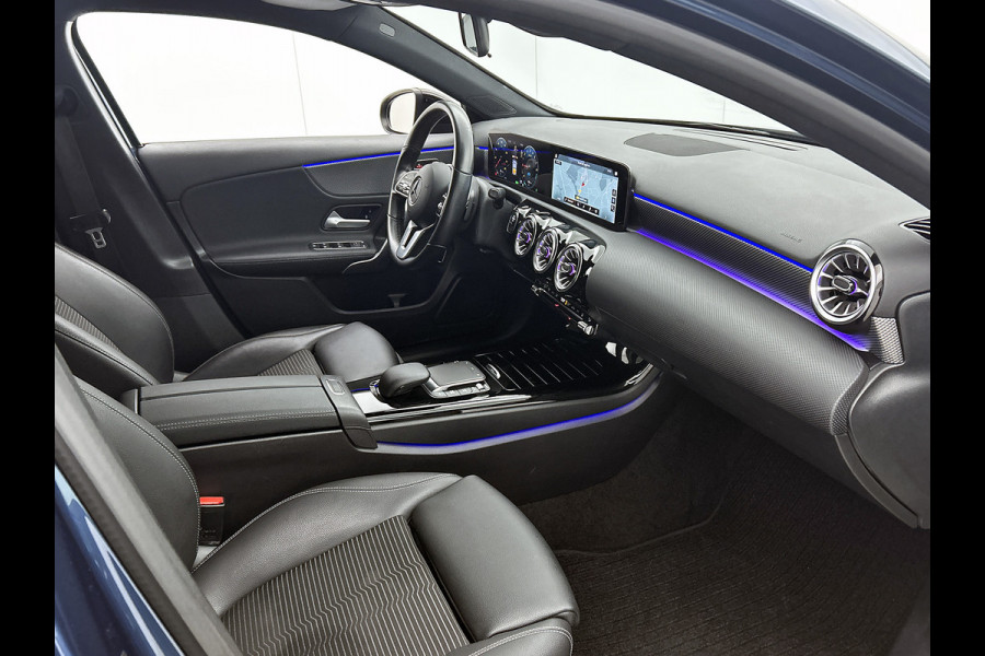 Mercedes-Benz A-Klasse 250 e Business Solution AMG Limited | AMG-Line exterieur | Achteruitrijcamera | Sfeerverlichting | Stoelverwarming |Trekhaak | NIghtpakket | 24 Maanden Mercedes-Benz Certified Garantie