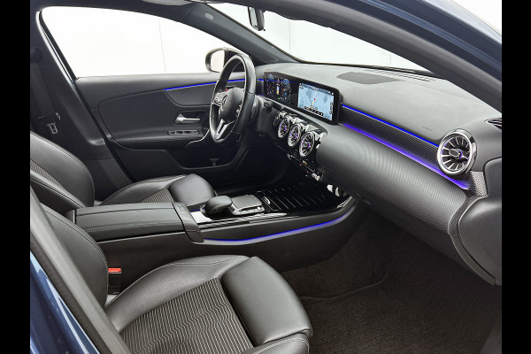 Mercedes-Benz A-Klasse 250 e Business Solution AMG Limited | AMG-Line exterieur | Achteruitrijcamera | Sfeerverlichting | Stoelverwarming |Trekhaak | NIghtpakket | 24 Maanden Mercedes-Benz Certified Garantie