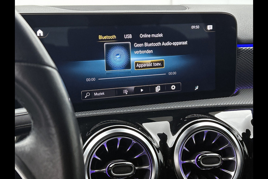 Mercedes-Benz A-Klasse 250 e Business Solution AMG Limited | AMG-Line exterieur | Achteruitrijcamera | Sfeerverlichting | Stoelverwarming |Trekhaak | NIghtpakket | 24 Maanden Mercedes-Benz Certified Garantie