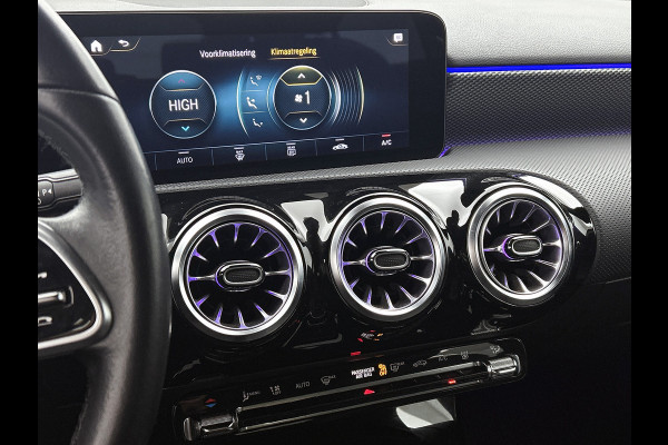 Mercedes-Benz A-Klasse 250 e Business Solution AMG Limited | AMG-Line exterieur | Achteruitrijcamera | Sfeerverlichting | Stoelverwarming |Trekhaak | NIghtpakket | 24 Maanden Mercedes-Benz Certified Garantie
