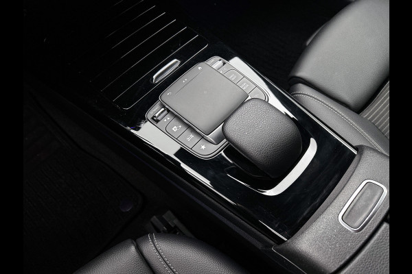 Mercedes-Benz A-Klasse 250 e Business Solution AMG Limited | AMG-Line exterieur | Achteruitrijcamera | Sfeerverlichting | Stoelverwarming |Trekhaak | NIghtpakket | 24 Maanden Mercedes-Benz Certified Garantie