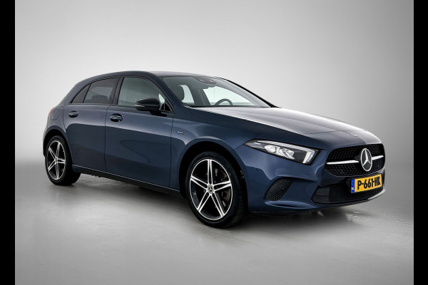 Mercedes-Benz A-Klasse 250 e Business Solution AMG Limited | AMG-Line exterieur | Achteruitrijcamera | Sfeerverlichting | Stoelverwarming |Trekhaak | NIghtpakket | 24 Maanden Mercedes-Benz Certified Garantie