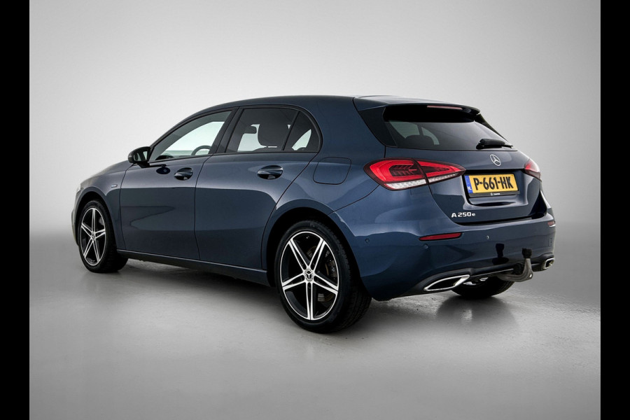 Mercedes-Benz A-Klasse 250 e Business Solution AMG Limited | AMG-Line exterieur | Achteruitrijcamera | Sfeerverlichting | Stoelverwarming |Trekhaak | NIghtpakket | 24 Maanden Mercedes-Benz Certified Garantie