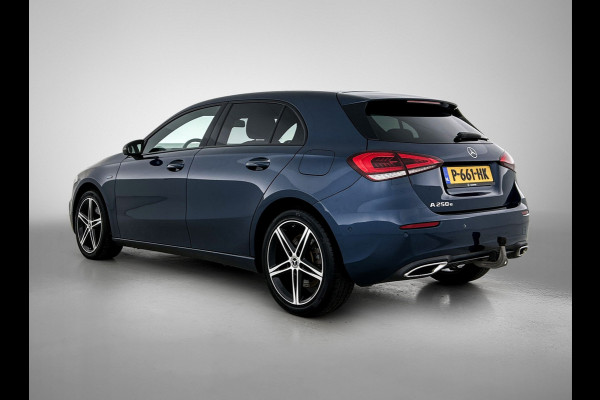Mercedes-Benz A-Klasse 250 e Business Solution AMG Limited | AMG-Line exterieur | Achteruitrijcamera | Sfeerverlichting | Stoelverwarming |Trekhaak | NIghtpakket | 24 Maanden Mercedes-Benz Certified Garantie