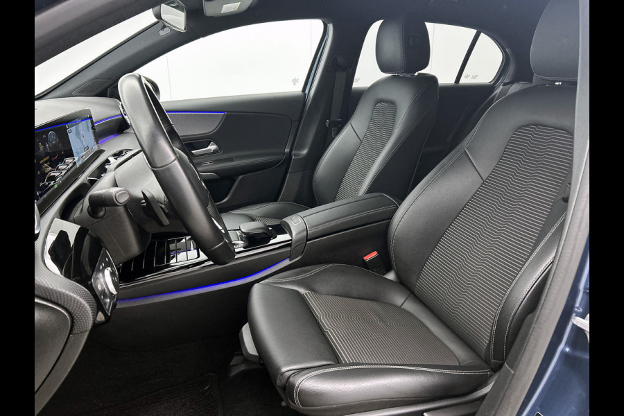 Mercedes-Benz A-Klasse 250 e Business Solution AMG Limited | AMG-Line exterieur | Achteruitrijcamera | Sfeerverlichting | Stoelverwarming |Trekhaak | NIghtpakket | 24 Maanden Mercedes-Benz Certified Garantie