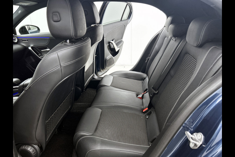 Mercedes-Benz A-Klasse 250 e Business Solution AMG Limited | AMG-Line exterieur | Achteruitrijcamera | Sfeerverlichting | Stoelverwarming |Trekhaak | NIghtpakket | 24 Maanden Mercedes-Benz Certified Garantie