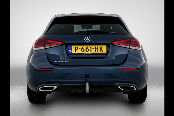 Mercedes-Benz A-Klasse 250 e Business Solution AMG Limited | AMG-Line exterieur | Achteruitrijcamera | Sfeerverlichting | Stoelverwarming |Trekhaak | NIghtpakket | 24 Maanden Mercedes-Benz Certified Garantie