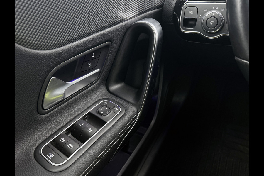 Mercedes-Benz A-Klasse 250 e Business Solution AMG Limited | AMG-Line exterieur | Achteruitrijcamera | Sfeerverlichting | Stoelverwarming |Trekhaak | NIghtpakket | 24 Maanden Mercedes-Benz Certified Garantie
