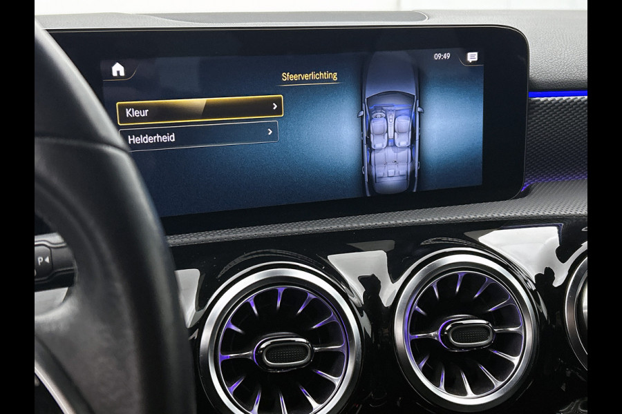 Mercedes-Benz A-Klasse 250 e Business Solution AMG Limited | AMG-Line exterieur | Achteruitrijcamera | Sfeerverlichting | Stoelverwarming |Trekhaak | NIghtpakket | 24 Maanden Mercedes-Benz Certified Garantie
