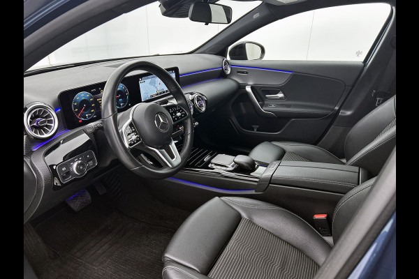 Mercedes-Benz A-Klasse 250 e Business Solution AMG Limited | AMG-Line exterieur | Achteruitrijcamera | Sfeerverlichting | Stoelverwarming |Trekhaak | NIghtpakket | 24 Maanden Mercedes-Benz Certified Garantie
