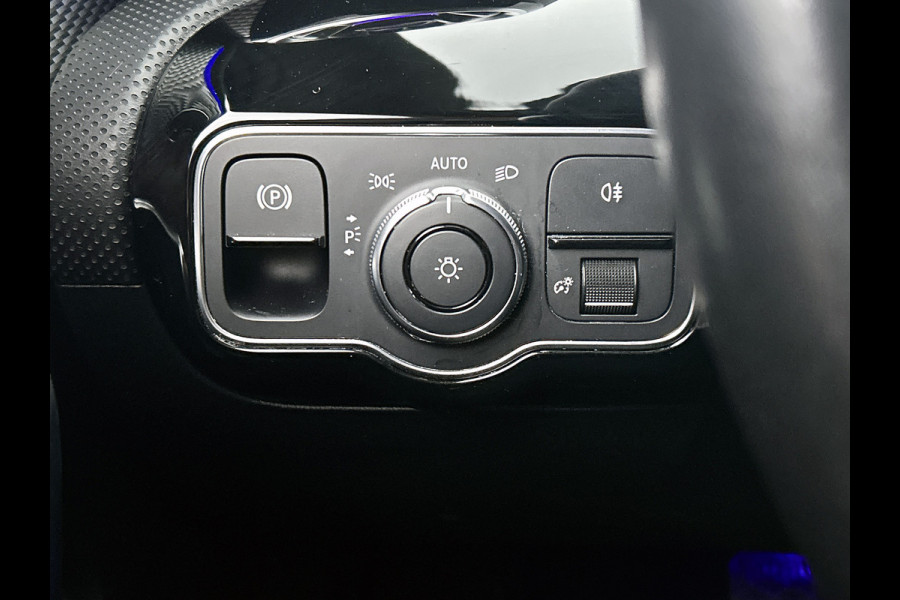 Mercedes-Benz A-Klasse 250 e Business Solution AMG Limited | AMG-Line exterieur | Achteruitrijcamera | Sfeerverlichting | Stoelverwarming |Trekhaak | NIghtpakket | 24 Maanden Mercedes-Benz Certified Garantie