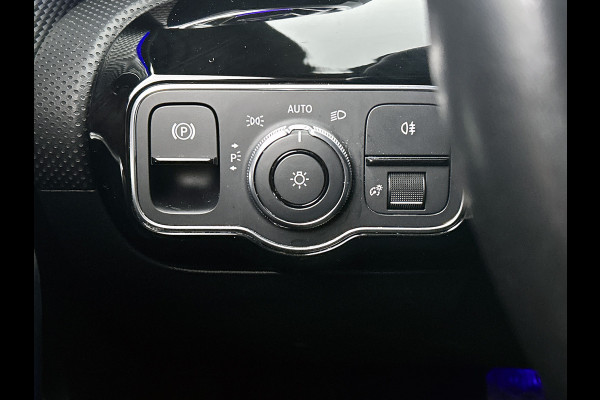 Mercedes-Benz A-Klasse 250 e Business Solution AMG Limited | AMG-Line exterieur | Achteruitrijcamera | Sfeerverlichting | Stoelverwarming |Trekhaak | NIghtpakket | 24 Maanden Mercedes-Benz Certified Garantie