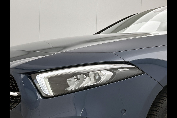 Mercedes-Benz A-Klasse 250 e Business Solution AMG Limited | AMG-Line exterieur | Achteruitrijcamera | Sfeerverlichting | Stoelverwarming |Trekhaak | NIghtpakket | 24 Maanden Mercedes-Benz Certified Garantie