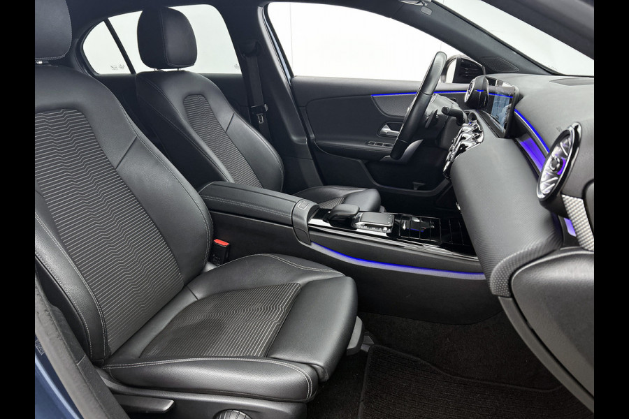 Mercedes-Benz A-Klasse 250 e Business Solution AMG Limited | AMG-Line exterieur | Achteruitrijcamera | Sfeerverlichting | Stoelverwarming |Trekhaak | NIghtpakket | 24 Maanden Mercedes-Benz Certified Garantie