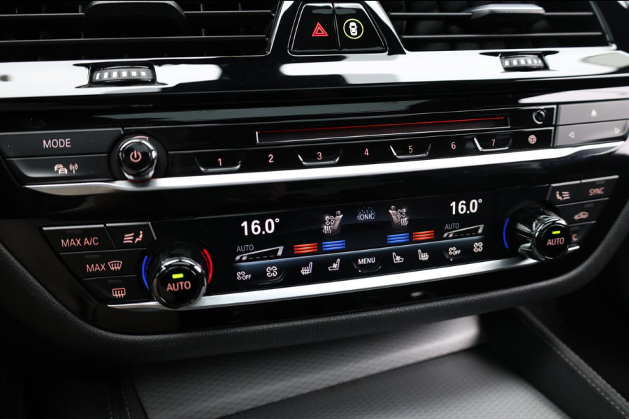 BMW 5 Serie Touring 540i xDrive M-Sport LED/VIRTUAL/SFEER/PANO/LEER+S.VERWARMING+MEMORY/19" LMV/360/ACC/ECC/12 MND GARANTIE!