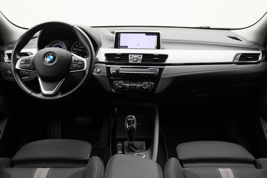 BMW X2 xDrive20i High Executive LED, Camera, Trekhaak, Navigatie, Climate, 18"