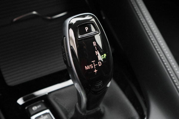 BMW X2 xDrive20i High Executive LED, Camera, Trekhaak, Navigatie, Climate, 18"