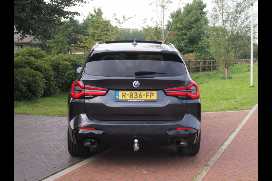 BMW X3 xDrive30e Business Edition Plus | M-Pakket | Panoramadak | Trekhaak | 360 Camera | Sfeerverlichting | ACC | NL-Auto |