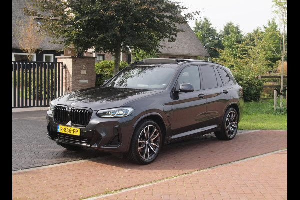 BMW X3 xDrive30e Business Edition Plus | M-Pakket | Panoramadak | Trekhaak | 360 Camera | Sfeerverlichting | ACC | NL-Auto |