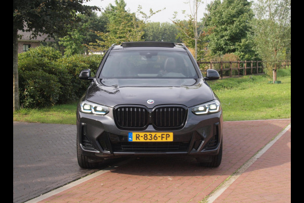 BMW X3 xDrive30e Business Edition Plus | M-Pakket | Panoramadak | Trekhaak | 360 Camera | Sfeerverlichting | ACC | NL-Auto |