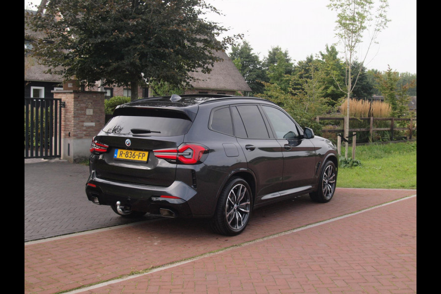 BMW X3 xDrive30e Business Edition Plus | M-Pakket | Panoramadak | Trekhaak | 360 Camera | Sfeerverlichting | ACC | NL-Auto |