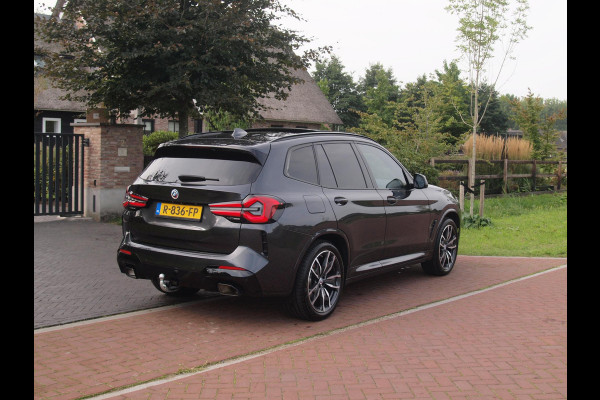 BMW X3 xDrive30e Business Edition Plus | M-Pakket | Panoramadak | Trekhaak | 360 Camera | Sfeerverlichting | ACC | NL-Auto |
