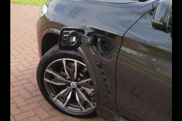 BMW X3 xDrive30e Business Edition Plus | M-Pakket | Panoramadak | Trekhaak | 360 Camera | Sfeerverlichting | ACC | NL-Auto |