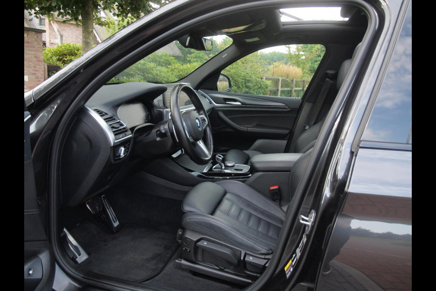 BMW X3 xDrive30e Business Edition Plus | M-Pakket | Panoramadak | Trekhaak | 360 Camera | Sfeerverlichting | ACC | NL-Auto |