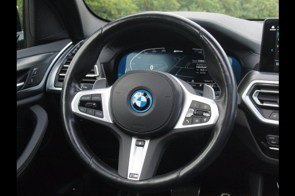 BMW X3 xDrive30e Business Edition Plus | M-Pakket | Panoramadak | Trekhaak | 360 Camera | Sfeerverlichting | ACC | NL-Auto |