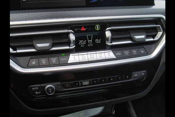 BMW X3 xDrive30e Business Edition Plus | M-Pakket | Panoramadak | Trekhaak | 360 Camera | Sfeerverlichting | ACC | NL-Auto |