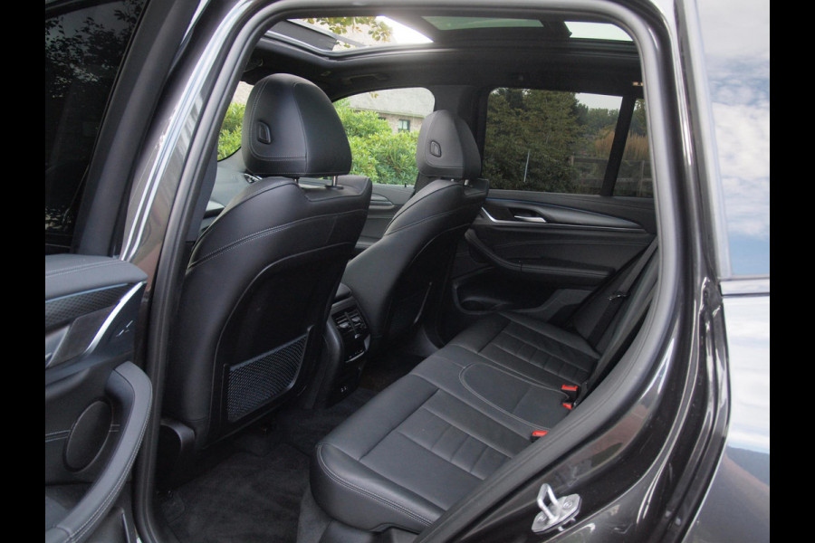 BMW X3 xDrive30e Business Edition Plus | M-Pakket | Panoramadak | Trekhaak | 360 Camera | Sfeerverlichting | ACC | NL-Auto |