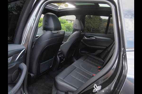 BMW X3 xDrive30e Business Edition Plus | M-Pakket | Panoramadak | Trekhaak | 360 Camera | Sfeerverlichting | ACC | NL-Auto |