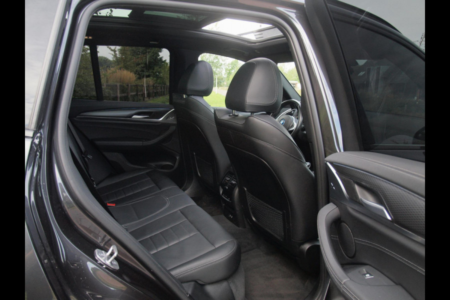 BMW X3 xDrive30e Business Edition Plus | M-Pakket | Panoramadak | Trekhaak | 360 Camera | Sfeerverlichting | ACC | NL-Auto |