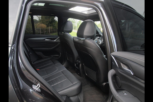BMW X3 xDrive30e Business Edition Plus | M-Pakket | Panoramadak | Trekhaak | 360 Camera | Sfeerverlichting | ACC | NL-Auto |
