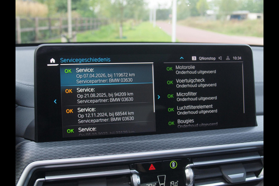 BMW X3 xDrive30e Business Edition Plus | M-Pakket | Panoramadak | Trekhaak | 360 Camera | Sfeerverlichting | ACC | NL-Auto |
