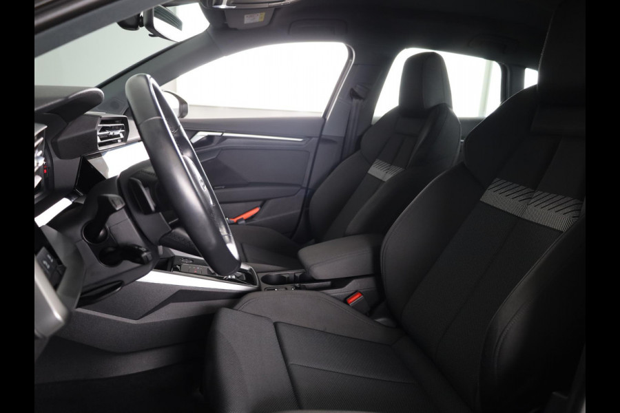 Audi A3 Sportback 30 TFSI Attitude 110 pk S-tronic | Navigatie | Parkeersensoren achter | Autom. airco | Cruise control | Apple Carplay/Android Auto |