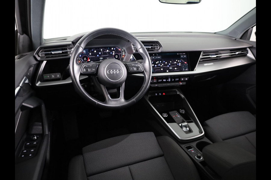 Audi A3 Sportback 30 TFSI Attitude 110 pk S-tronic | Navigatie | Parkeersensoren achter | Autom. airco | Cruise control | Apple Carplay/Android Auto |