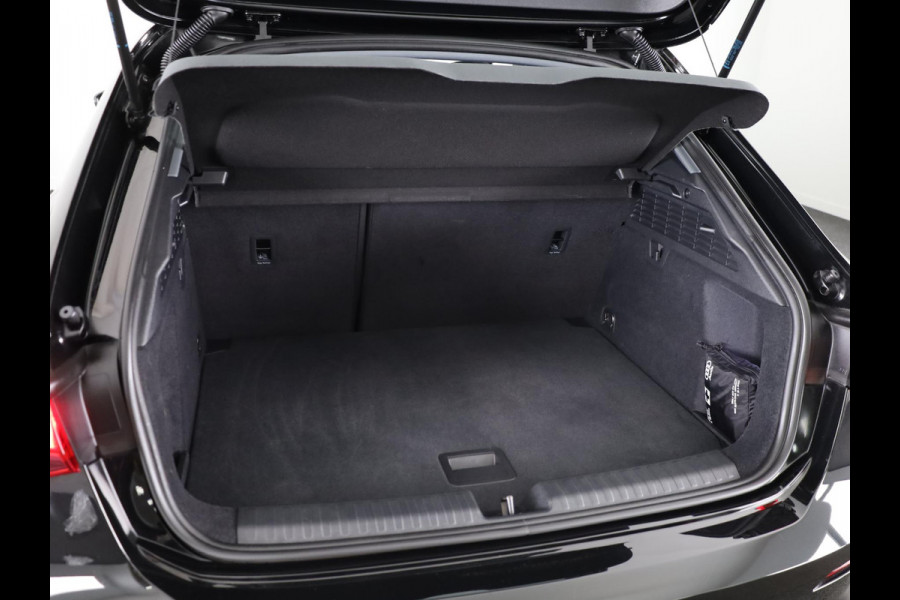 Audi A3 Sportback 30 TFSI Attitude 110 pk S-tronic | Navigatie | Parkeersensoren achter | Autom. airco | Cruise control | Apple Carplay/Android Auto |
