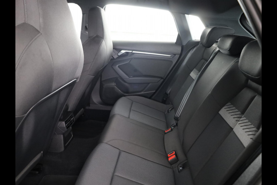 Audi A3 Sportback 30 TFSI Attitude 110 pk S-tronic | Navigatie | Parkeersensoren achter | Autom. airco | Cruise control | Apple Carplay/Android Auto |