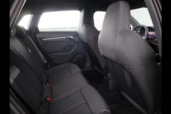 Audi A3 Sportback 30 TFSI Attitude 110 pk S-tronic | Navigatie | Parkeersensoren achter | Autom. airco | Cruise control | Apple Carplay/Android Auto |