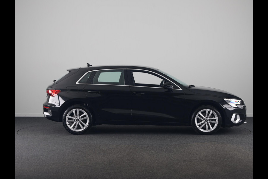 Audi A3 Sportback 30 TFSI Attitude 110 pk S-tronic | Navigatie | Parkeersensoren achter | Autom. airco | Cruise control | Apple Carplay/Android Auto |