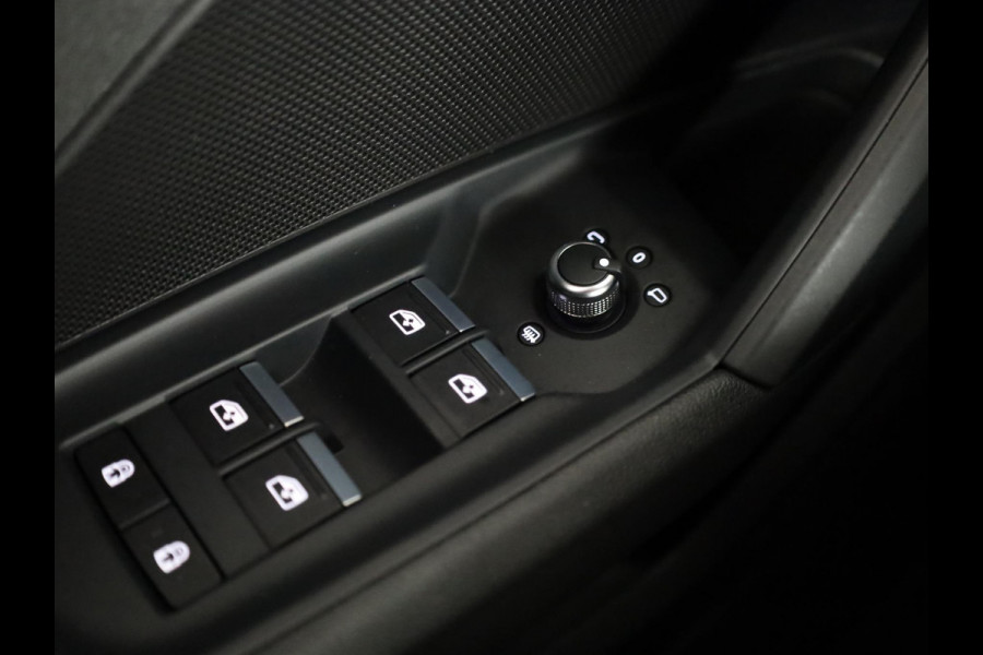 Audi A3 Sportback 30 TFSI Attitude 110 pk S-tronic | Navigatie | Parkeersensoren achter | Autom. airco | Cruise control | Apple Carplay/Android Auto |