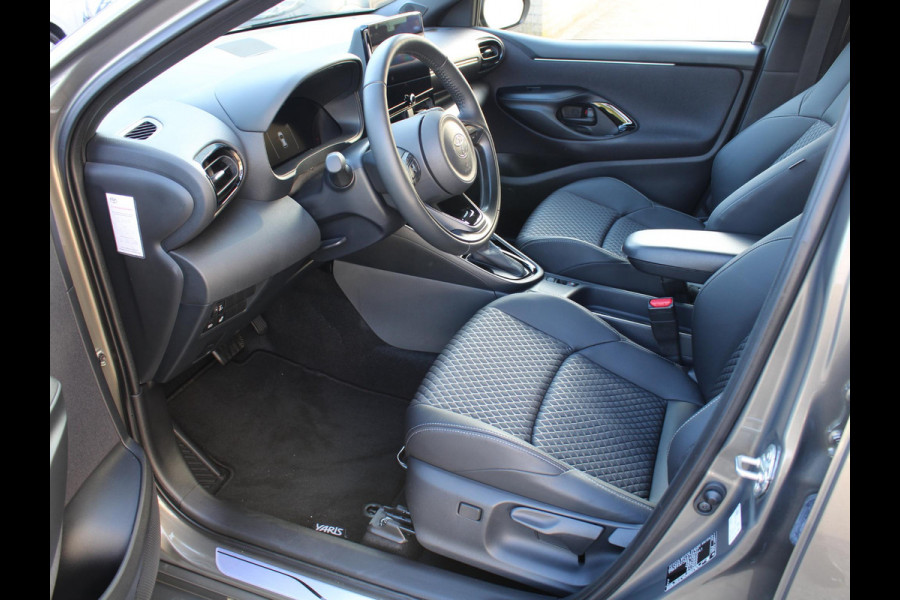 Toyota Yaris 1.5 Hybrid 130 Executive | KEYLESS ENTRY | STOELVERWARMING | APPLE CARPLAY |