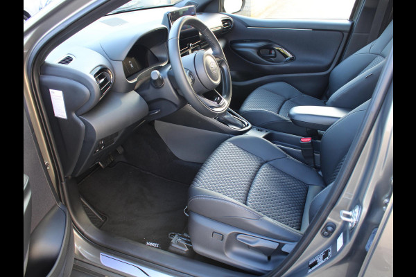 Toyota Yaris 1.5 Hybrid 130 Executive | KEYLESS ENTRY | STOELVERWARMING | APPLE CARPLAY |