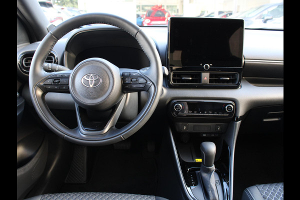 Toyota Yaris 1.5 Hybrid 130 Executive | KEYLESS ENTRY | STOELVERWARMING | APPLE CARPLAY |
